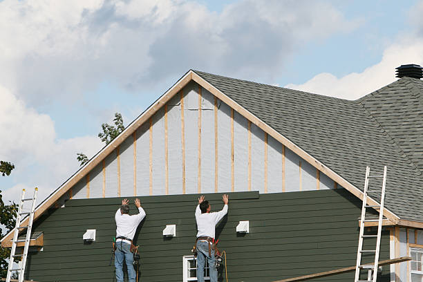 Professional Siding Repair technician working in Wedgefield, FL